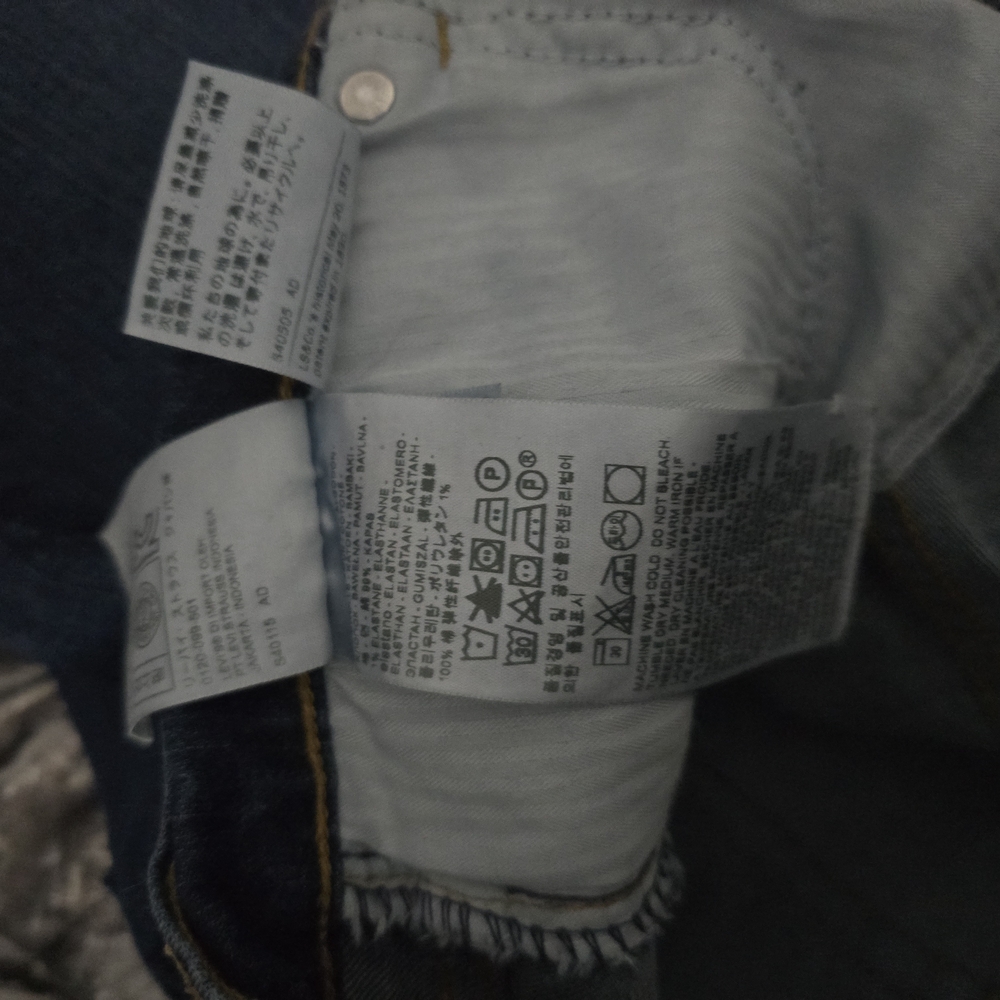 Levis Boyfriend Cropped Jeans Size 32